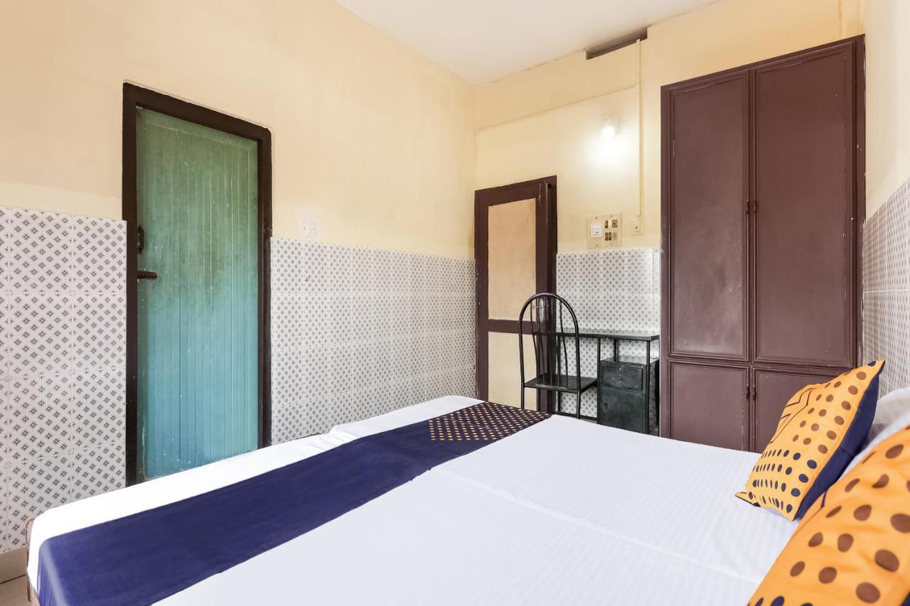 Spot On 60665 Royal Tourist Home Valāncheri Dış mekan fotoğraf